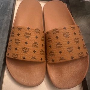 Mcm cognac slides